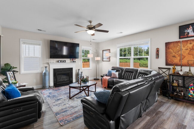 Building Photo - 152 Savannah Wood Rd