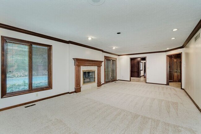 Building Photo - Large Executive Home in Carmel Schools