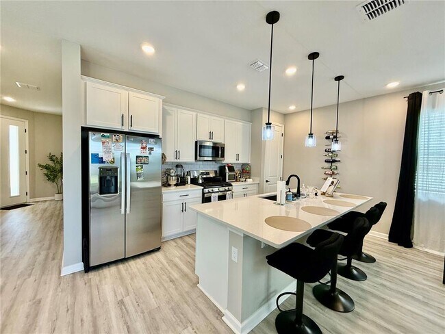 Building Photo - 6255 Golden Bch Dr