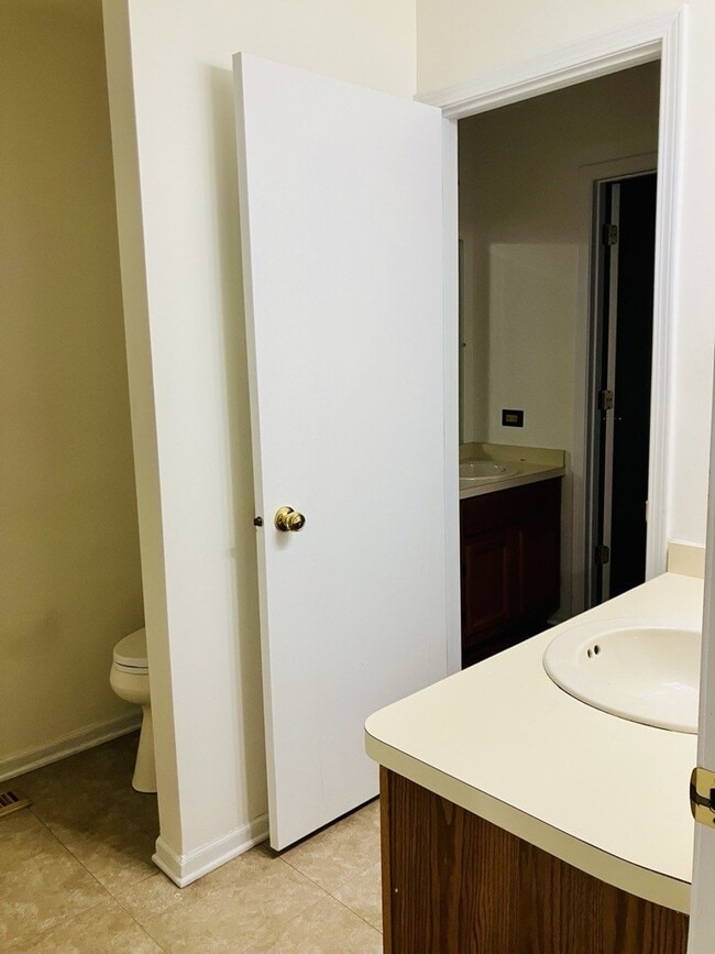 Building Photo - 3524 Willowview Ct