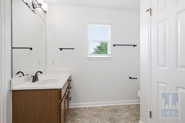 Building Photo - 1006 Buttercup Ct