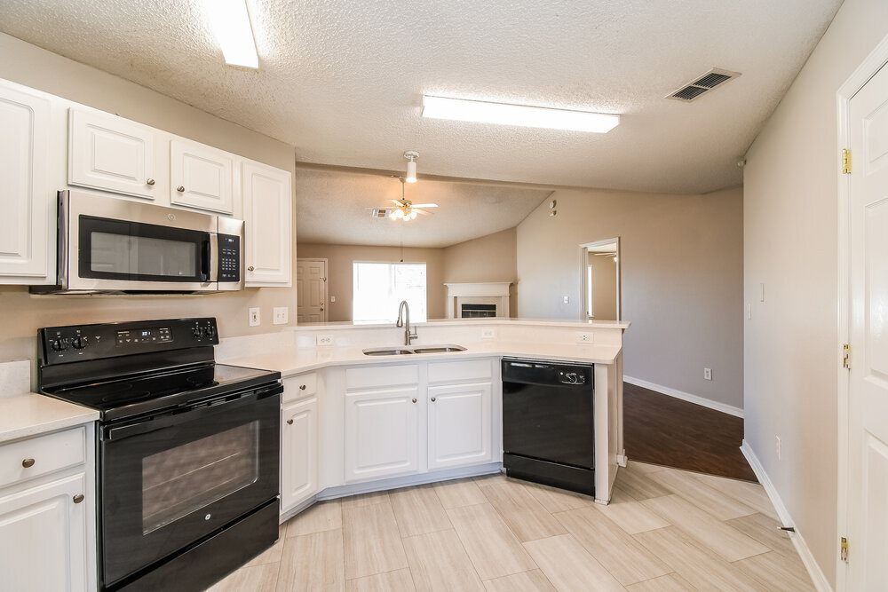 Building Photo - 1562 Wells Rd