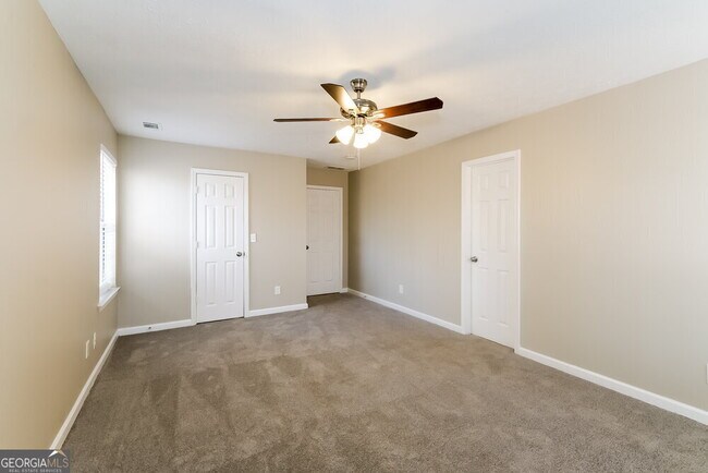 Building Photo - 235 Riverbrooke Terrace