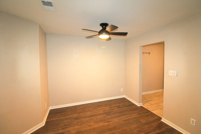 Building Photo - (Coming Soon) 2-Bedroom Condo on the Sugar Creek Greenway!