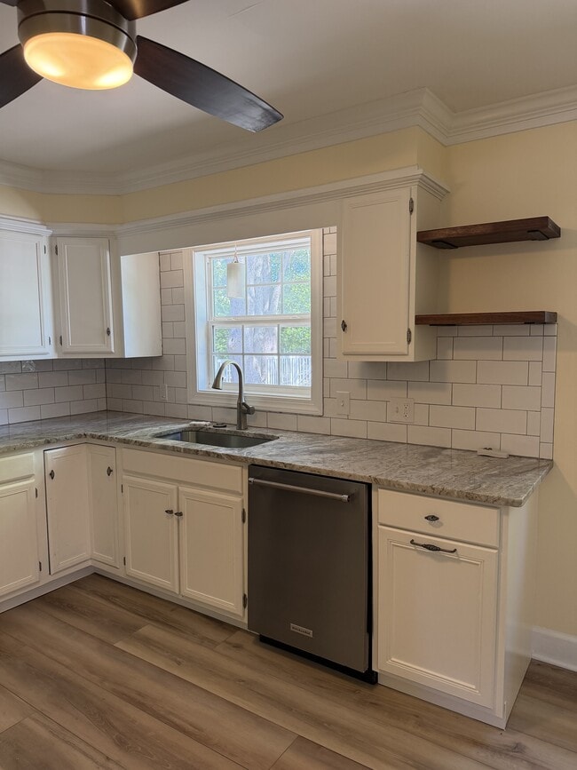 Building Photo - 421 Loblolly Ln