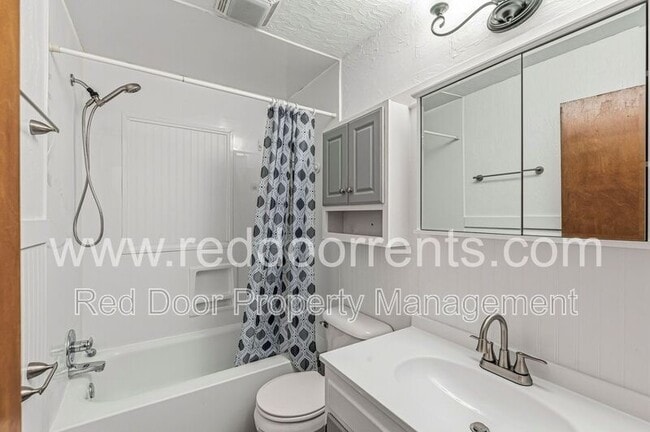 Building Photo - 1839 Fowler St