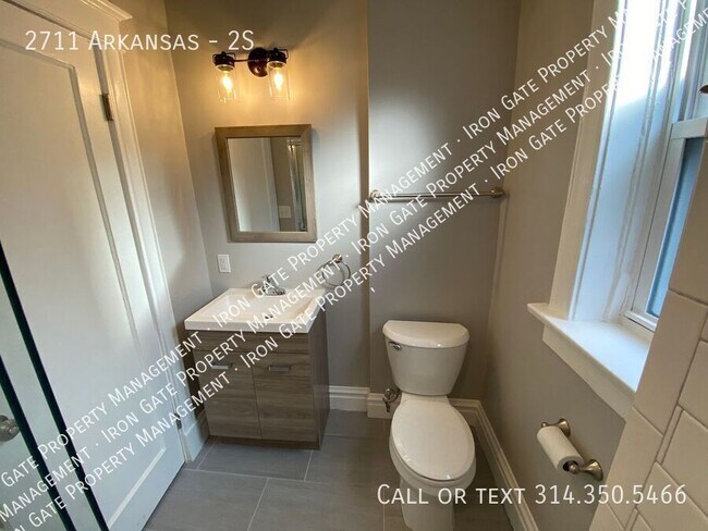 Building Photo - 2711 Arkansas-2S