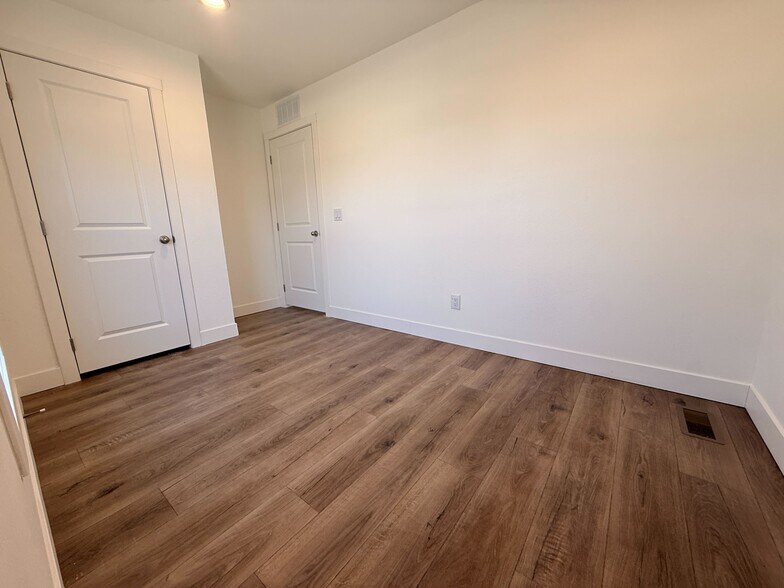 Building Photo - 3601 E Wyoming Ave