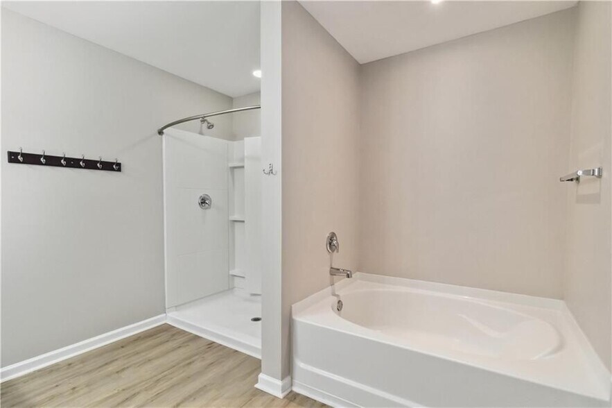 Building Photo - 100 Heritage Club Cir