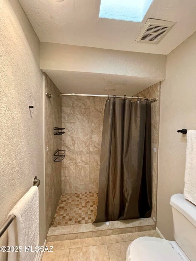 Building Photo - 2434 N Shade Tree Cir