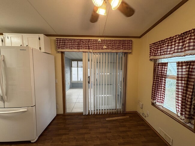 Building Photo - charming 3-bed, 2-bath home is located in the highly desired Strawberry Crest 55+ community