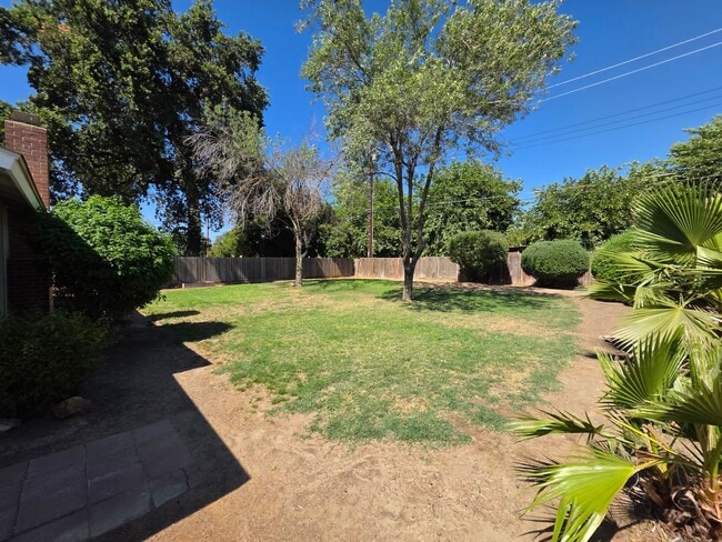 Building Photo - 240 N Bollinger St