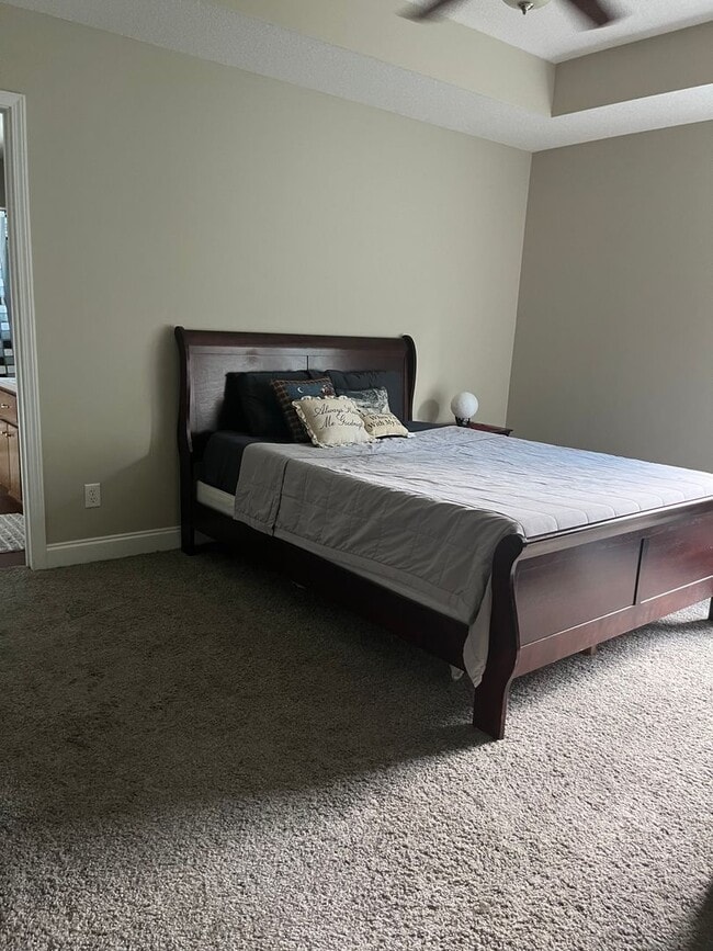 Building Photo - FOR RENT 3 Bed 2 bath Pet friendly home