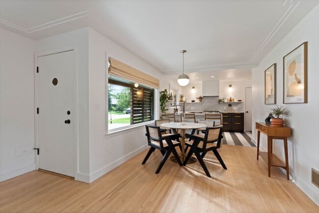 Building Photo - Beautiful Single Family Home!