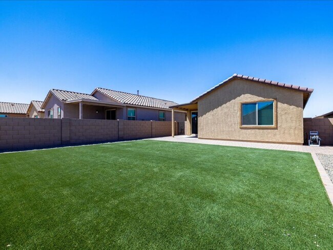 Building Photo - 3 Bedroom 2 Bathroom