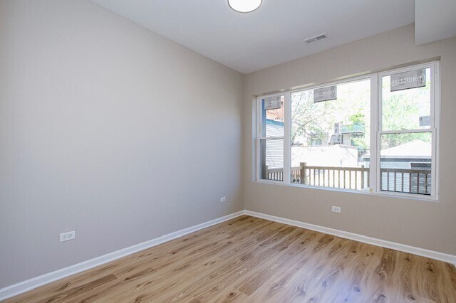 Building Photo - 1516 E 69th Plz