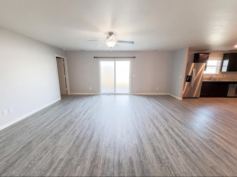 Building Photo - 1093 Sunset Ave