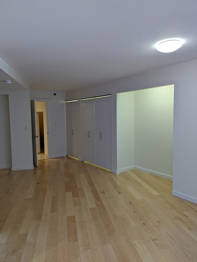 Building Photo - 10 Rogers St