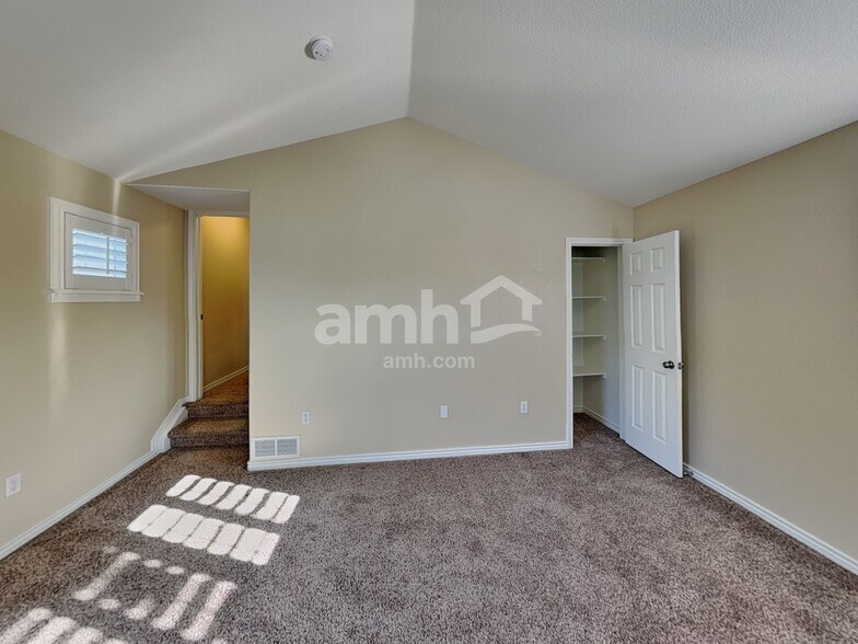 Building Photo - 439 Longspur Dr