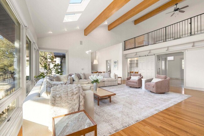 Building Photo - 515 NW D St