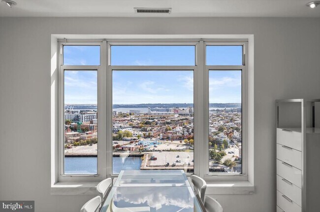 Building Photo - 100 Harborview Dr