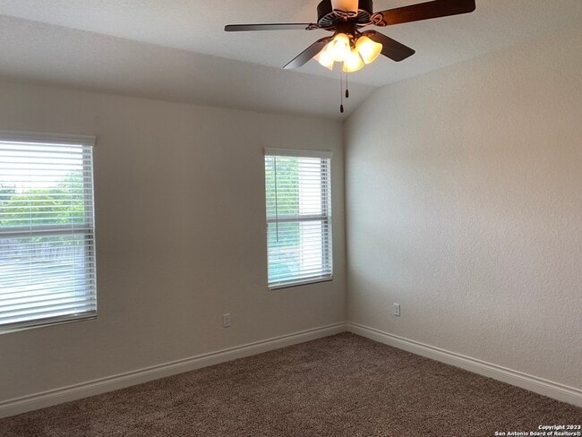 Building Photo - 333 Untermaier St