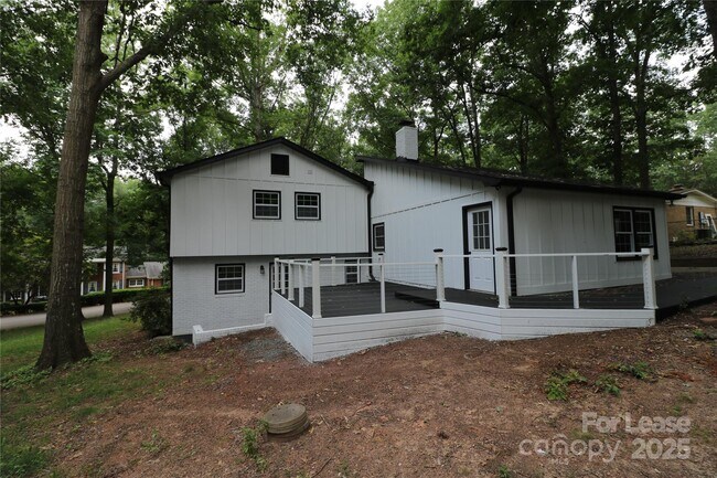 Building Photo - 310 Chaney St
