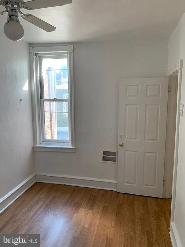 128 W Wishart St 128 W Wishart St Philadelphia PA 19133 Apartment