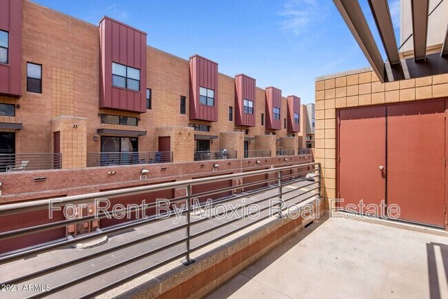 Building Photo - 330 S Farmer Ave