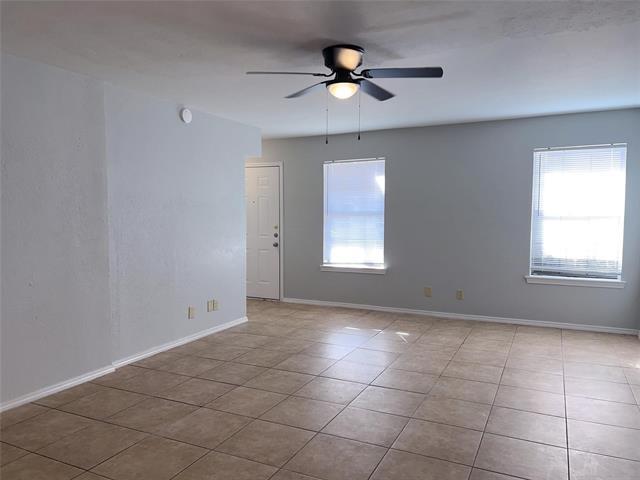 Building Photo - 2416 Lakeview Cir