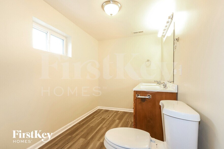 Building Photo - 5141 Oak Center Dr