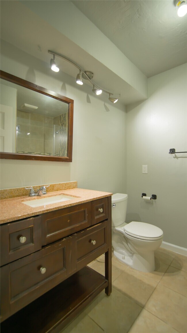 Building Photo - 3406 Deerwood Ln