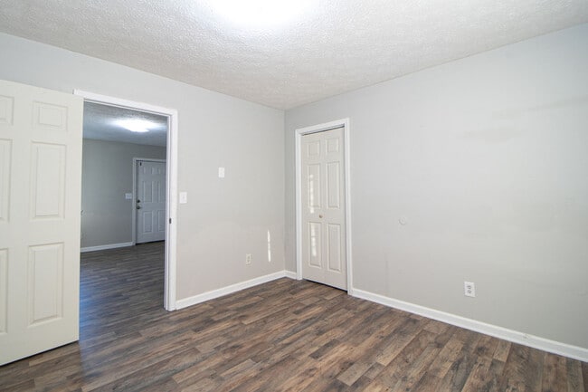 Building Photo - 12-412 Thompsonville Ln