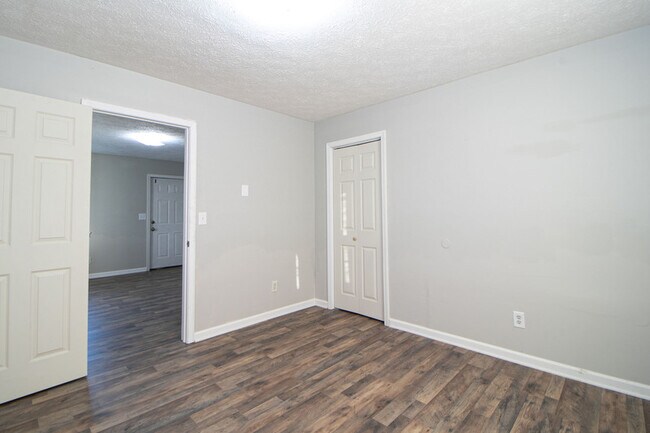 Building Photo - 404 -12 Thompsonville Lane