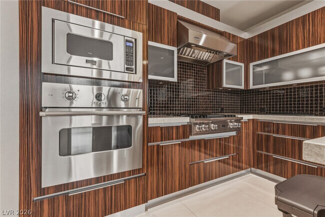 Building Photo - 3750 S Las Vegas Blvd