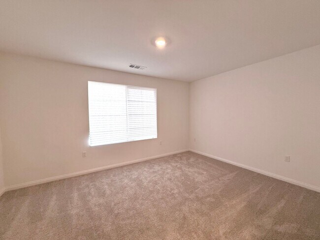 Building Photo - 26865 Millerton St