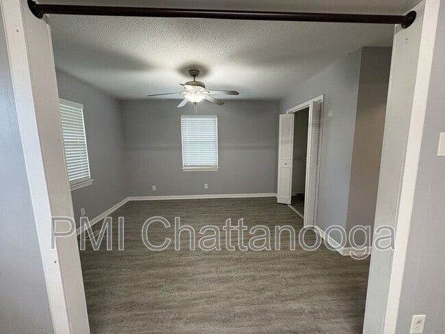 Building Photo - 4240 Crestview Dr