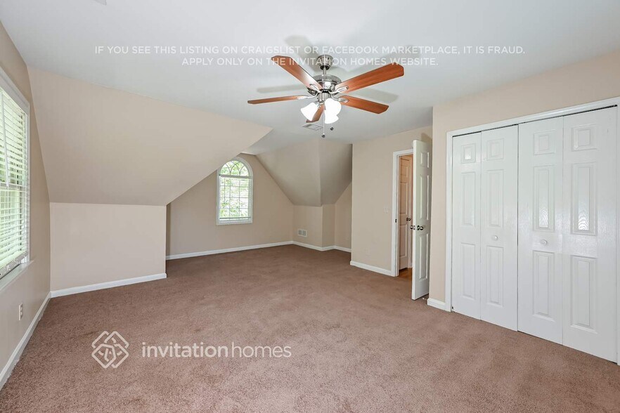 Building Photo - 275 Merritt Dr