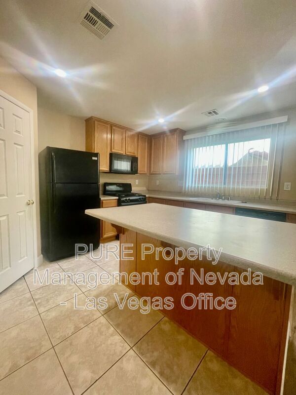 Building Photo - 126 Solidago Ave
