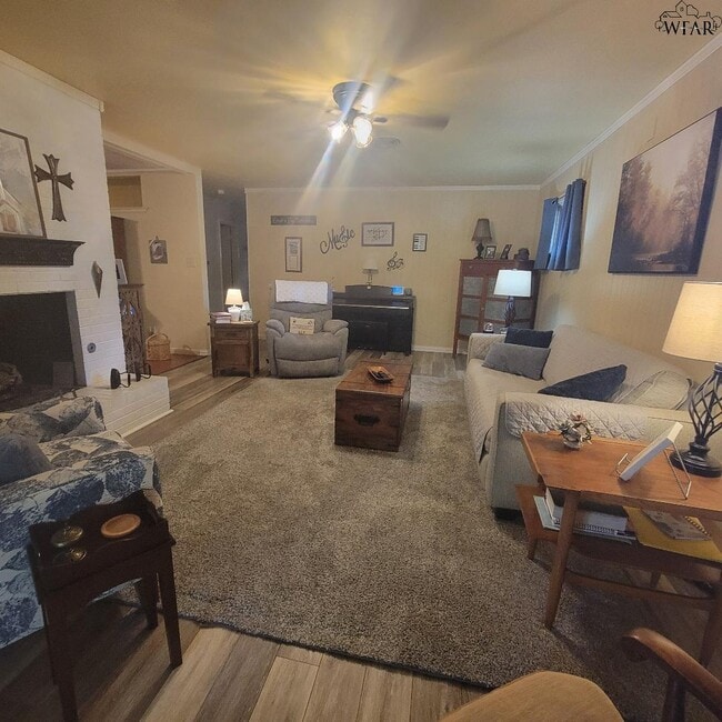 Building Photo - 2415 Martin St