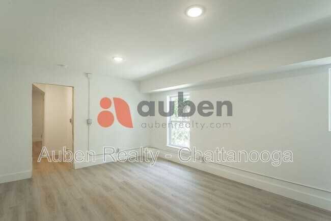 Building Photo - 1813 E 4th St