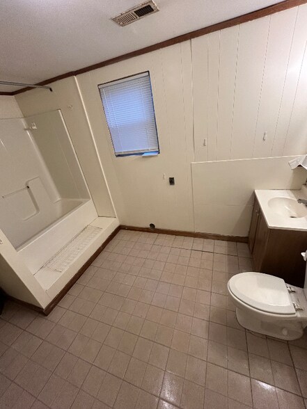 Building Photo - 2867 New Clinton Rd