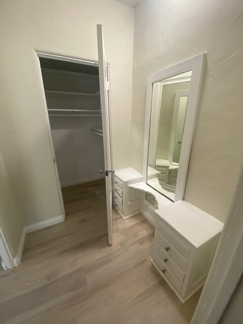 Building Photo - 152 S Sycamore Ave