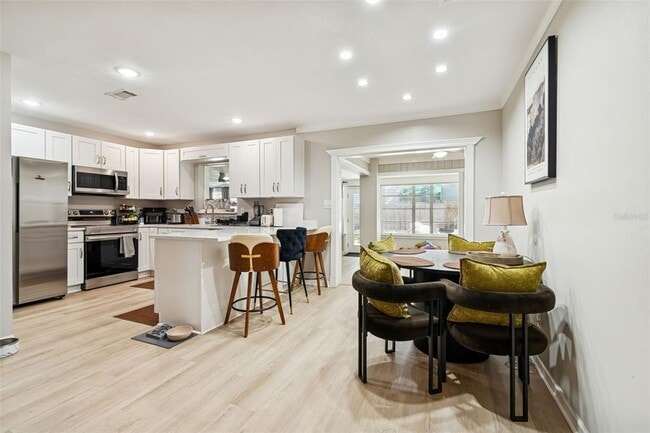 Building Photo - 2302 S Arrawana Ave