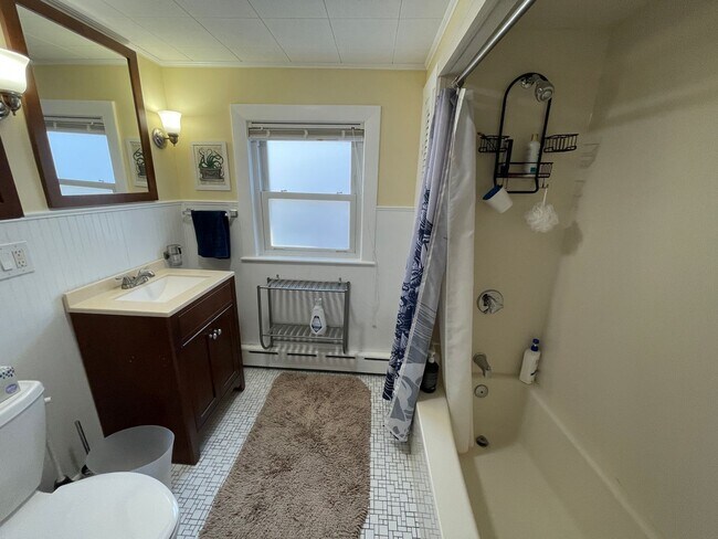 Building Photo - 21 Chandler St