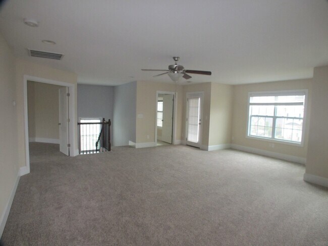 Building Photo - Beautiful move-in ready located in the Mil...