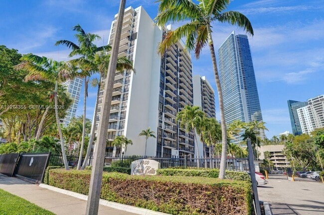 Building Photo - 1450 Brickell Bay Dr