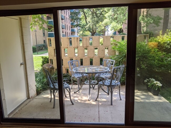 Building Photo - Lafayette Park Condominium | All Utilities Included | Pool, Tennis Court & Clubhouse