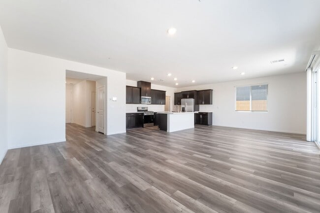 Building Photo - Brand-new 4-bedroom home located in the desirable Cadence master-planned community!