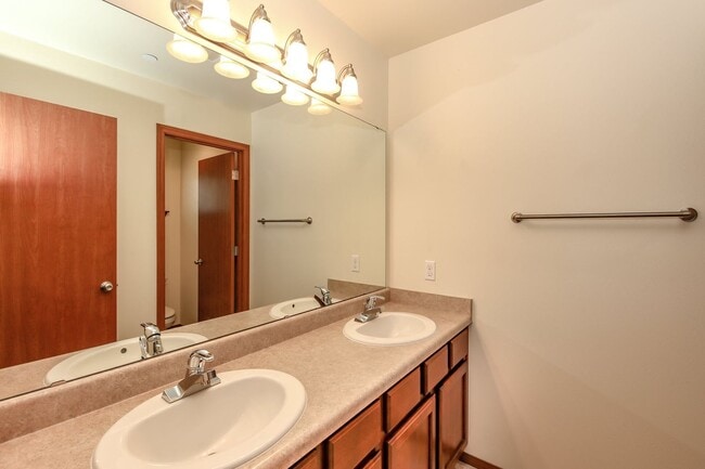 Building Photo - Spacious 4-Bedroom DuPont Home with AC